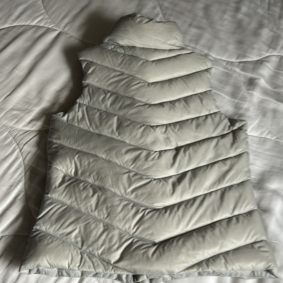 Patagonia woman’s grey down filled vest size XS good used condition - Picture 2 of 8